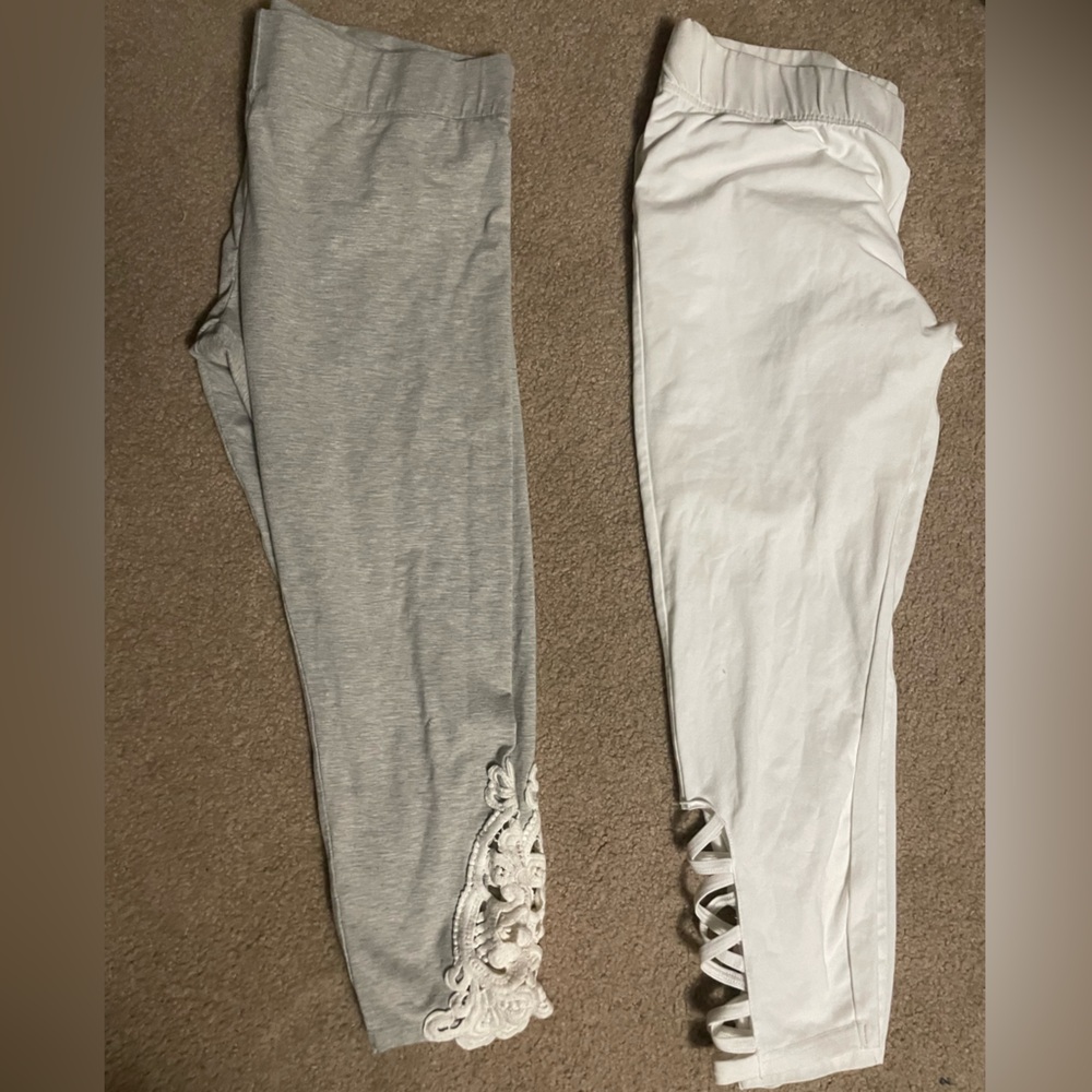 2 pairs of Capri leggings